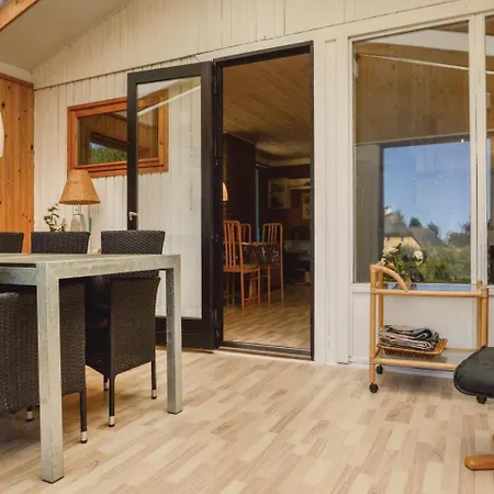 Vakantiehuis Three-bedroom Holiday In *