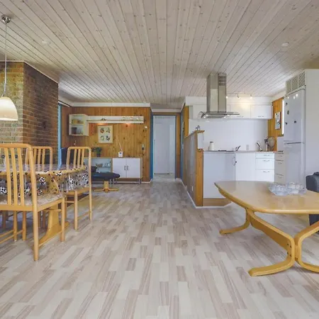 Vakantiehuis Three-bedroom Holiday In