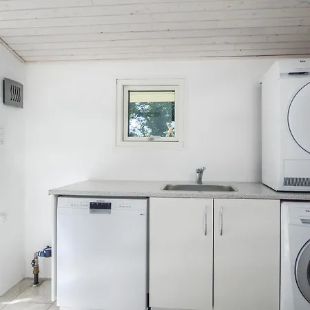 Three-bedroom Holiday In Vakantiehuis Hejls